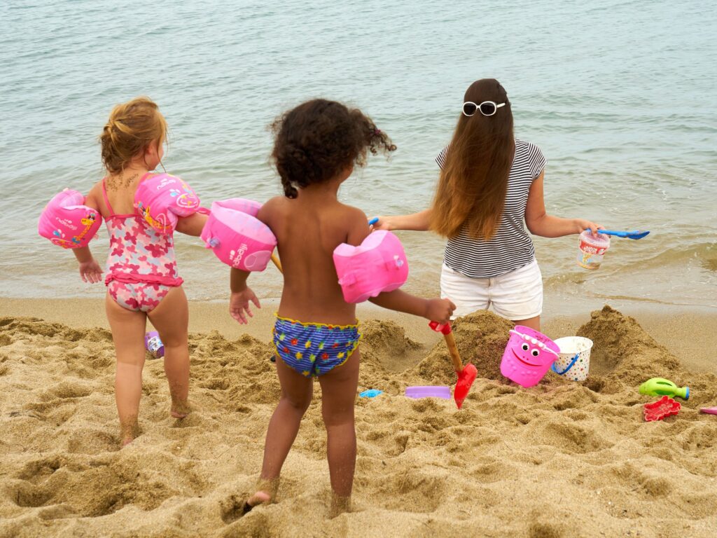 Choubaka joue les baby-sitter à la plage de Leucate