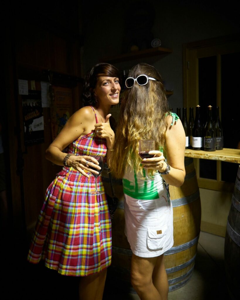 Choubaka visite les caves à vin des Corbières